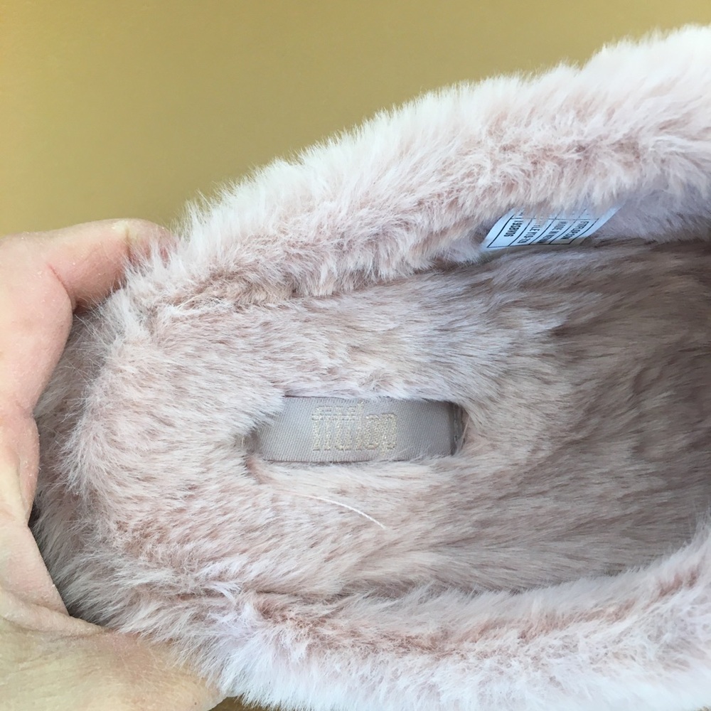 🤍Furry Fit Flops🤍 - Picture 6 of 8